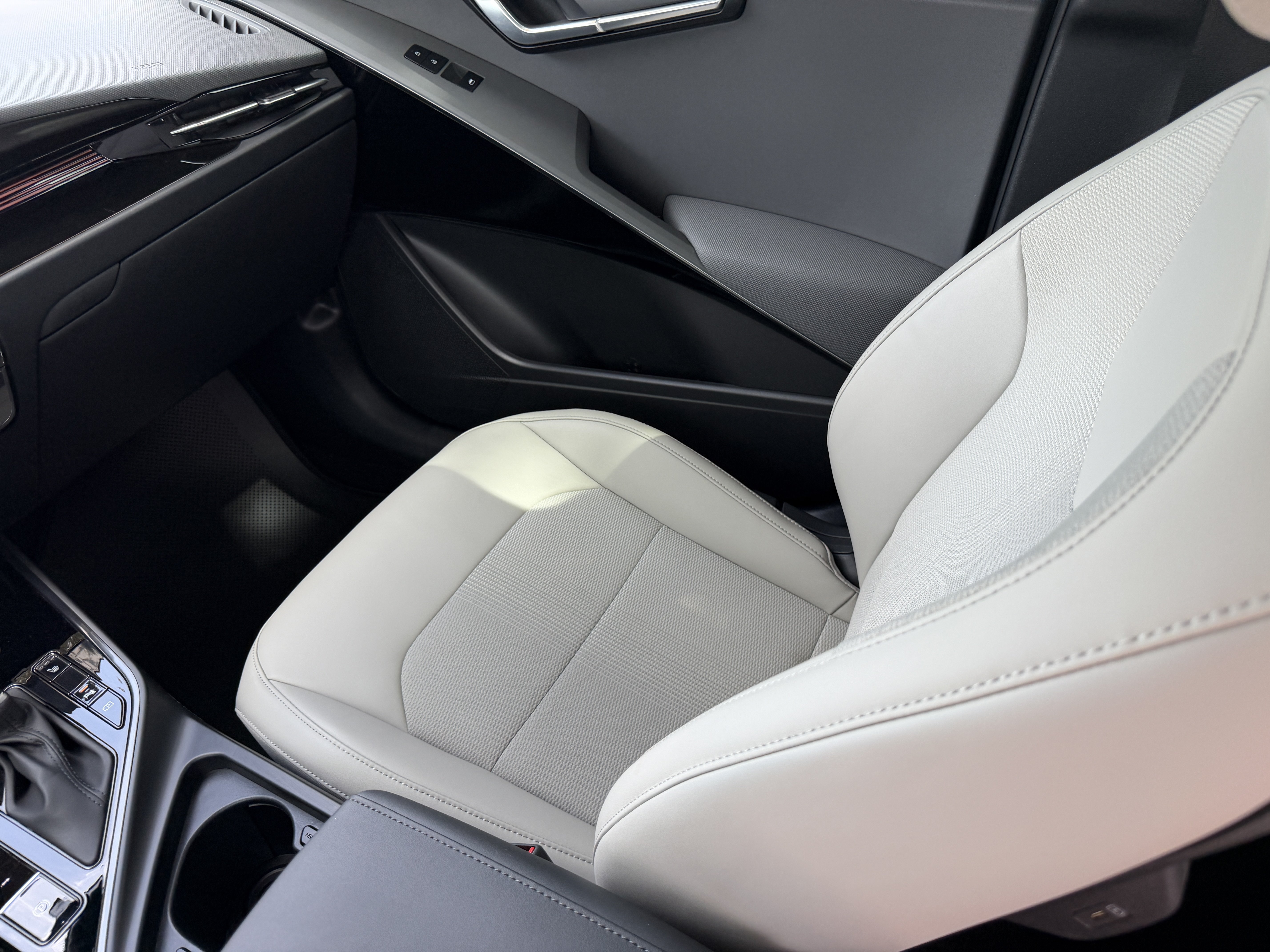 Certified 2024 Kia Niro EX Touring FWD image 14