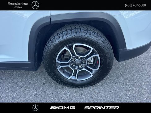 Used 2022 Jeep Grand Cherokee Trailhawk w/ Luxury Tech Group III AWD/4WD image 6