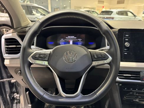 Used 2025 Volkswagen Taos SE w/ Panoramic Sunroof Package image 26