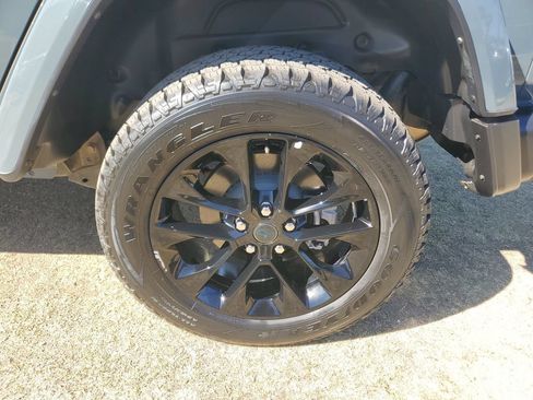 Used 2024 Jeep Wrangler Unlimited Sahara AWD/4WD image 7