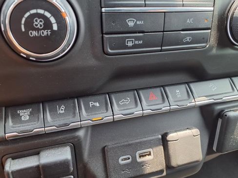 Used 2024 Chevrolet Silverado 2500 Custom w/ Custom Value Package image 11