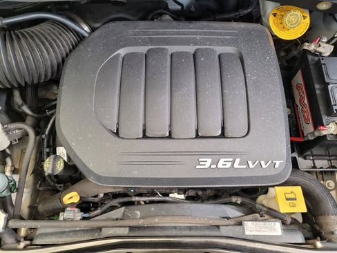 Used 2017 Dodge Grand Caravan SE image 30