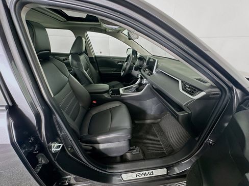 Used 2023 Toyota RAV4 XLE Premium image 31