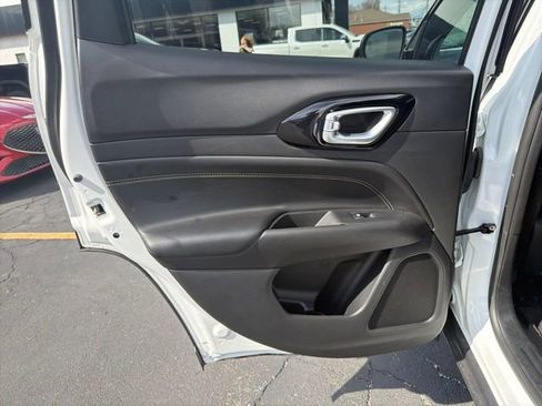 Used 2023 Jeep Compass Altitude image 13