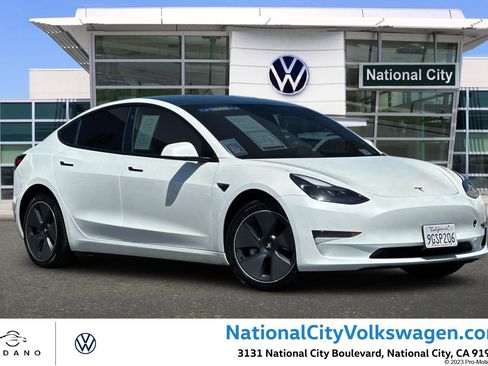 Used 2023 Tesla Model 3 Standard Range image 1