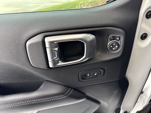 Used 2023 Jeep Gladiator Overland image 20