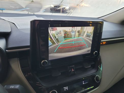 Used 2022 Toyota Corolla LE image 17