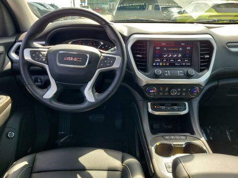 Used 2023 GMC Acadia SLT w/ Preferred Package FWD image 10
