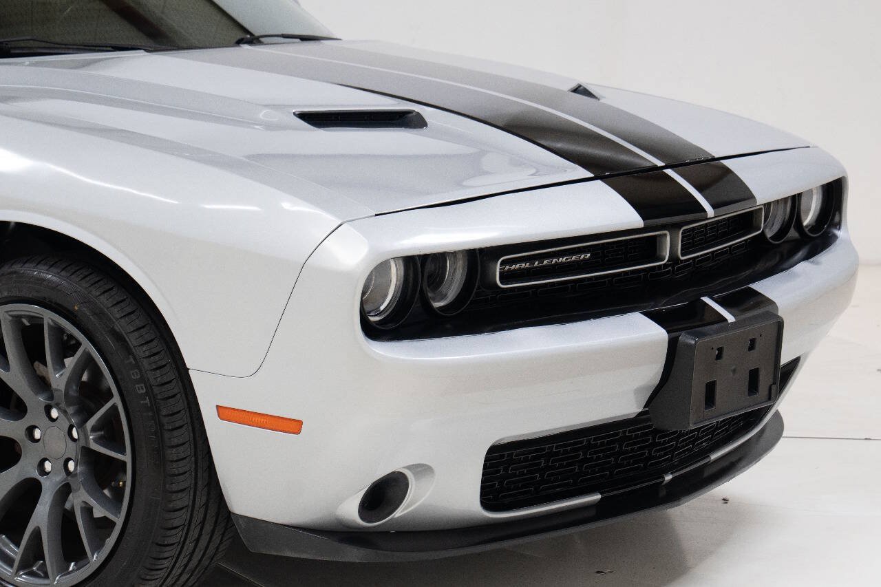 Used 2021 Dodge Challenger SXT RWD image 9