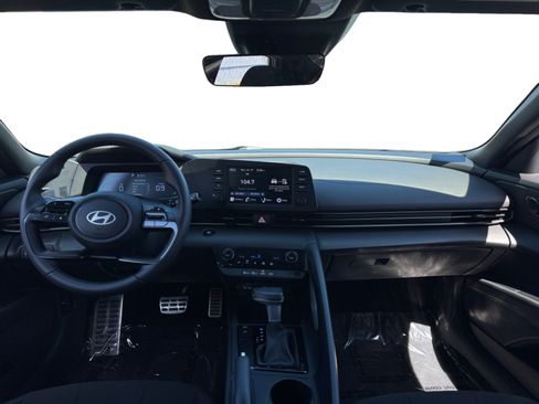 Used 2025 Hyundai Elantra Sport FWD image 10