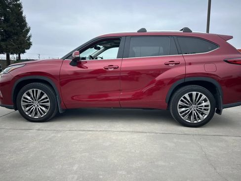 Used 2022 Toyota Highlander Platinum image 6