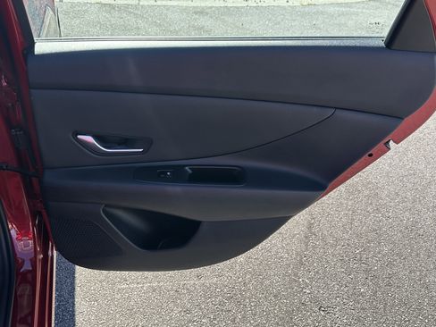 Used 2023 Hyundai Elantra SEL w/ Convenience Package image 18