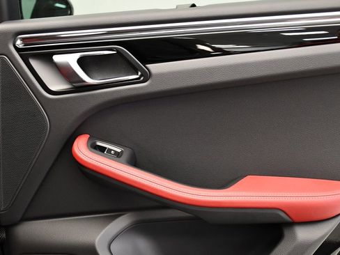 Used 2025 Porsche Macan Turbo image 52