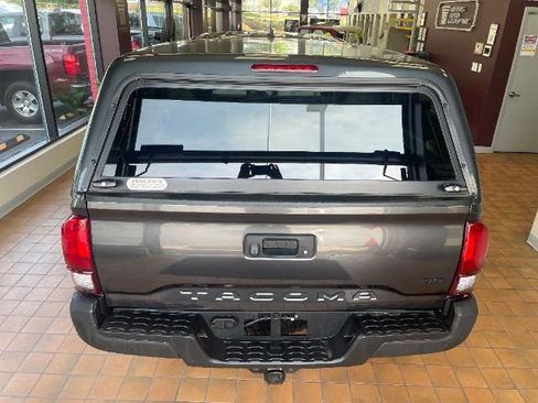 Used 2019 Toyota Tacoma TRD Off-Road image 10