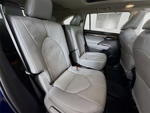 Used 2023 Toyota Highlander L image 28