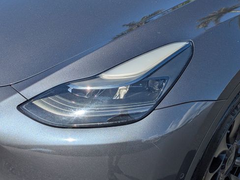 Used 2022 Tesla Model Y Performance image 8