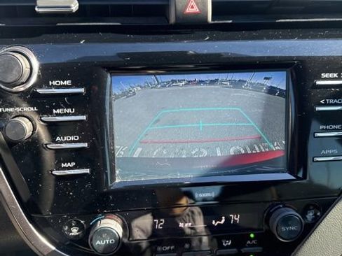 Used 2020 Toyota Camry LE image 15
