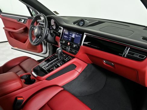 New 2026 Porsche Macan image 24