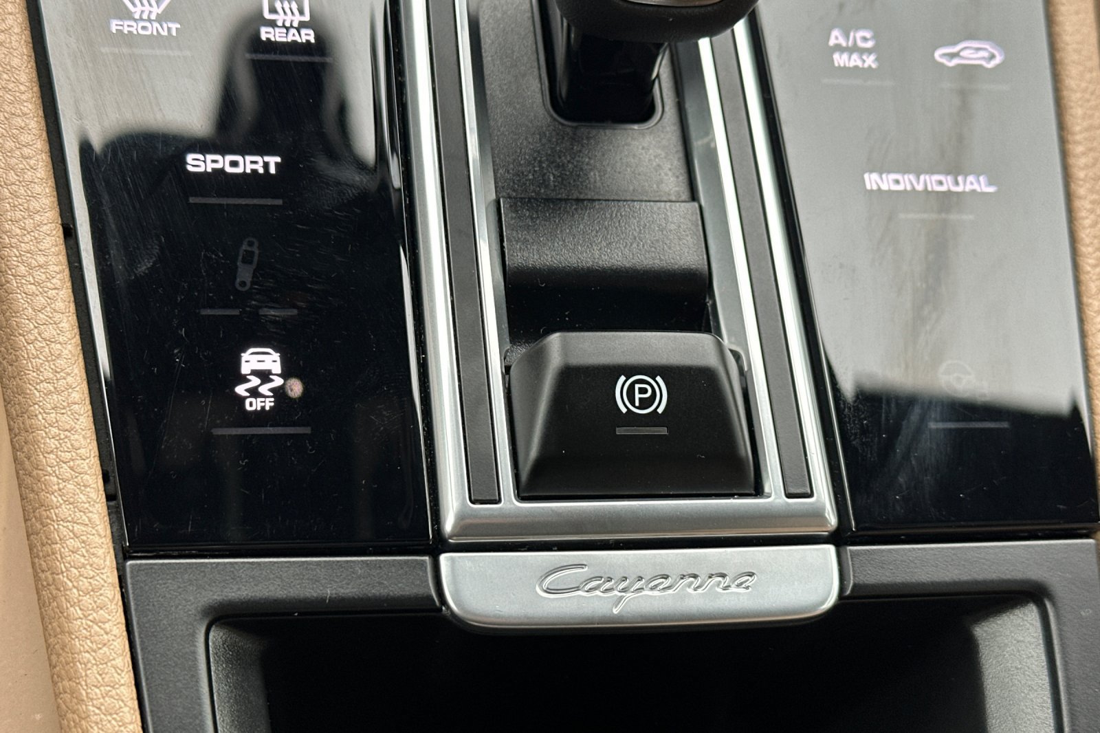 Used 2023 Porsche Cayenne AWD/4WD image 30