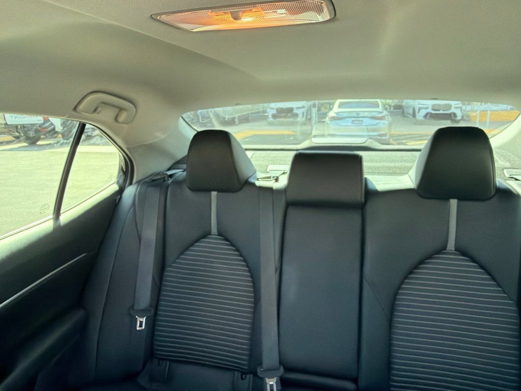 Used 2021 Toyota Camry SE w/ Carpet Mat Package (TMS) FWD image 5