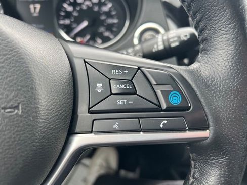 Used 2019 Nissan Rogue SV w/ Premium Package image 19