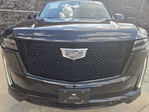 Used 2023 Cadillac Escalade Sport Platinum w/ LPO, ONYX Package image 2