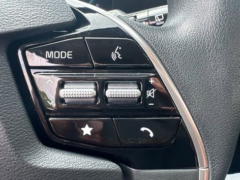 Used 2023 Kia Niro LX image 29