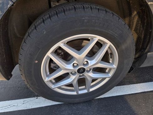 Used 2024 Ford Edge SEL w/ Convenience Package image 7