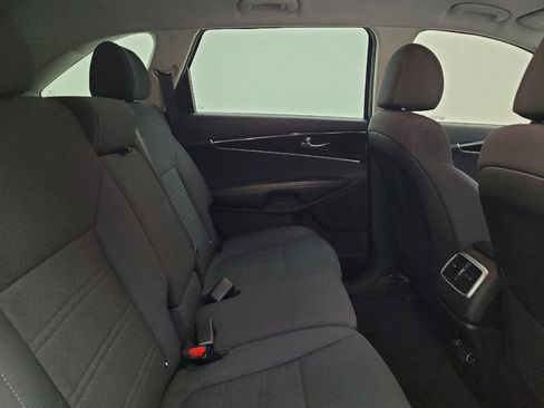 Used 2019 Kia Sorento FWD image 19