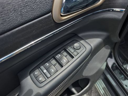 Used 2015 Jeep Grand Cherokee Limited w/ Luxury Group II RWD image 16