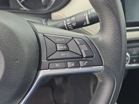 Certified 2021 Nissan Versa SV FWD image 30