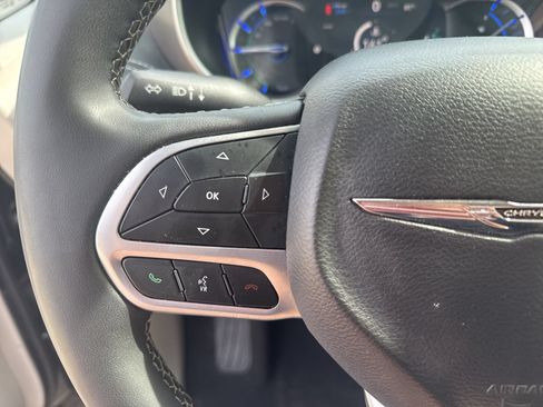 Used 2024 Chrysler Pacifica Limited FWD image 24