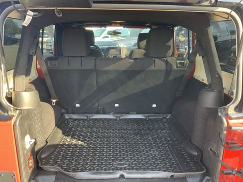 Used 2015 Jeep Wrangler Unlimited Sport w/ Connectivity Group AWD/4WD image 8
