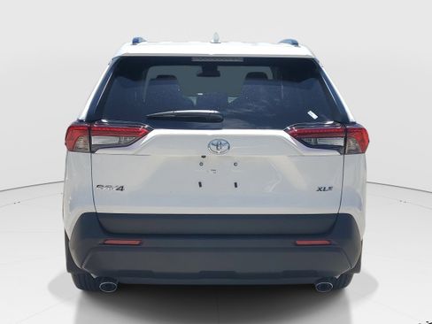 Used 2025 Toyota RAV4 XLE w/ Convenience Package FWD image 4