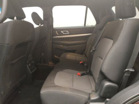 Used 2018 Ford Explorer XLT image 18