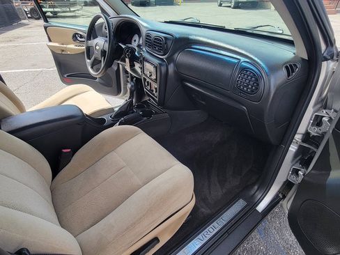 Used 2005 Chevrolet TrailBlazer LS w/ LS Preferred Equipment Group AWD/4WD image 16