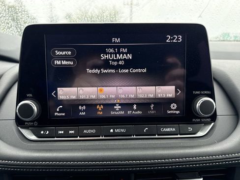 Certified 2025 Nissan Rogue SV image 18