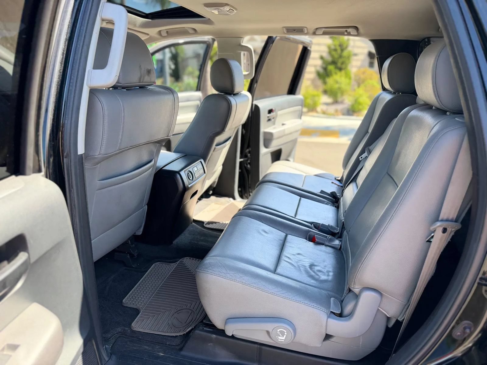 Used 2012 Toyota Sequoia SR5 w/ Premium Pkg RWD image 4
