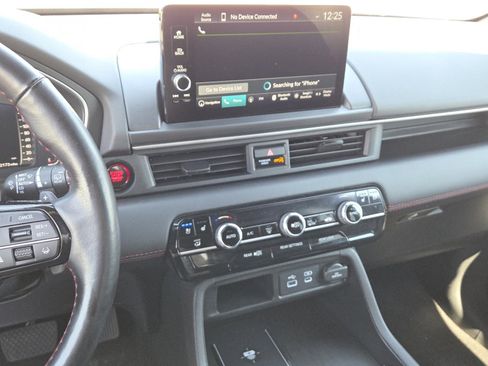Used 2025 Honda Pilot Black Edition image 31