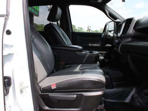 Used 2024 RAM 2500 Tradesman w/ Chrome Appearance Group AWD/4WD image 21