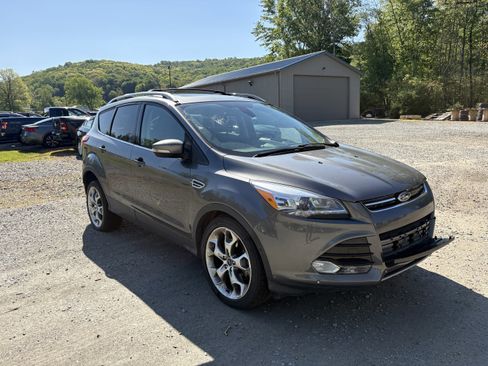 Used 2014 Ford Escape Titanium w/ Equipment Group 401A AWD/4WD image 2