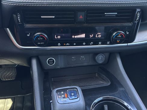 Used 2021 Nissan Rogue SV w/ Premium Package FWD image 22
