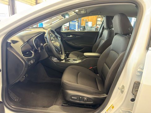 Used 2024 Chevrolet Malibu LT w/ Sport Edition FWD image 15