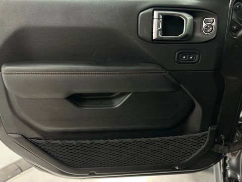 Used 2023 Jeep Gladiator Mojave w/ Safety Group image 17