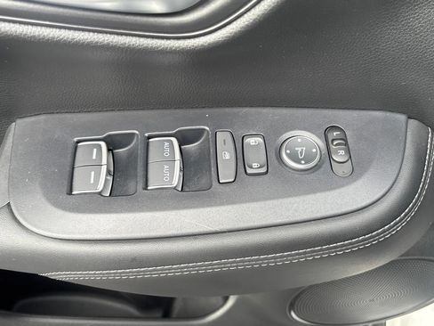 Used 2024 Honda HR-V EX-L image 8