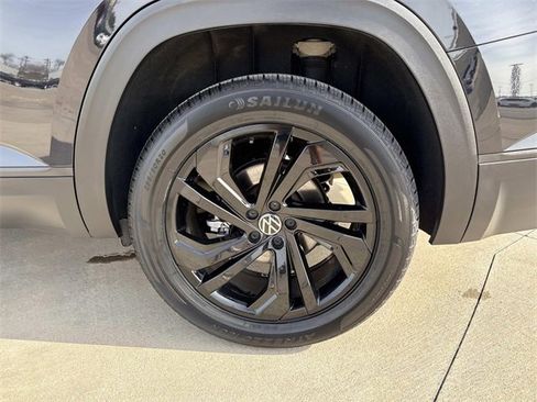 Certified 2023 Volkswagen Atlas SE image 27