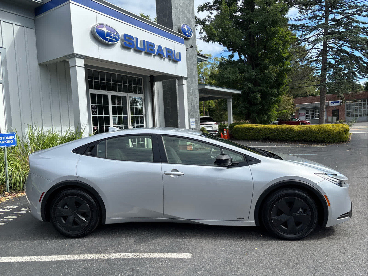 Used 2024 Toyota Prius LE AWD/4WD image 2