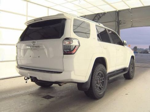 Used 2016 Toyota 4Runner SR5 Premium AWD/4WD image 3