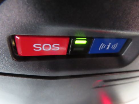 Used 2024 Subaru Outback Premium image 12