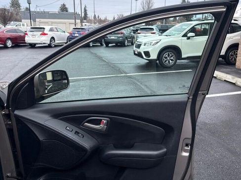 Used 2013 Hyundai Tucson Limited image 16